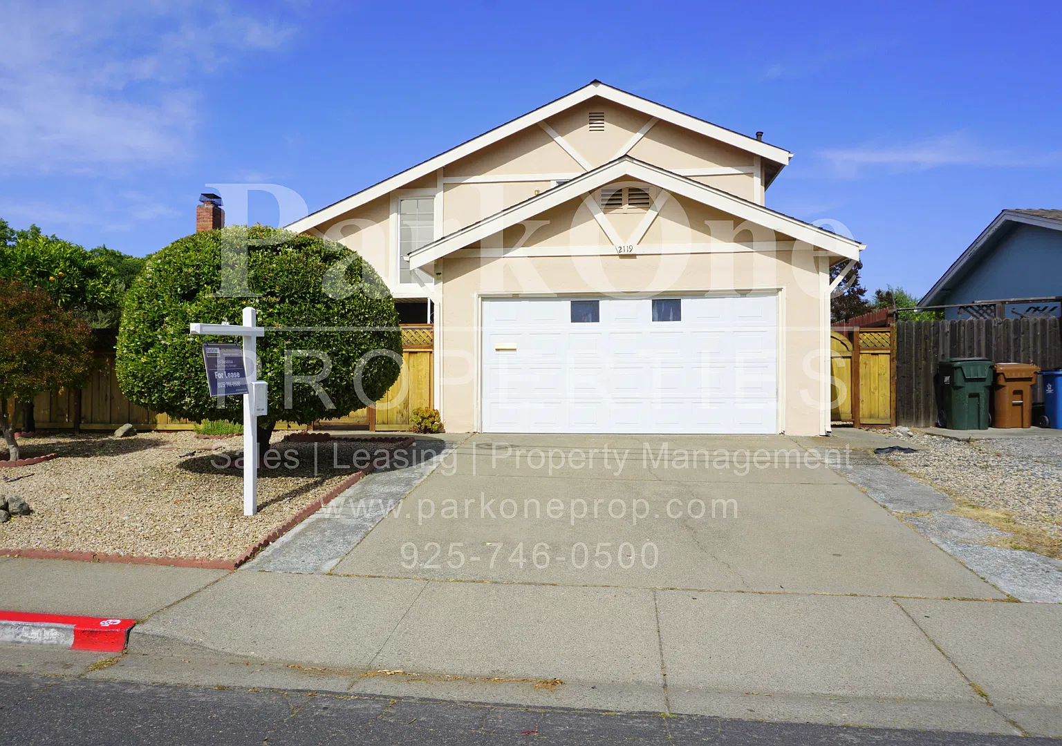 Beautiful 4-Bedroom Single Family Home with Spacious Yard | Great Location — Photo 2