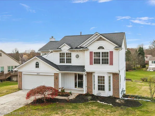 4897 Foothills Dr, Commerce Township, MI 48382