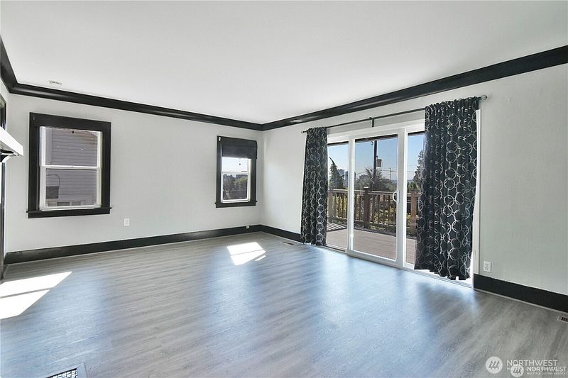 5th image of 328 NE 52nd Street