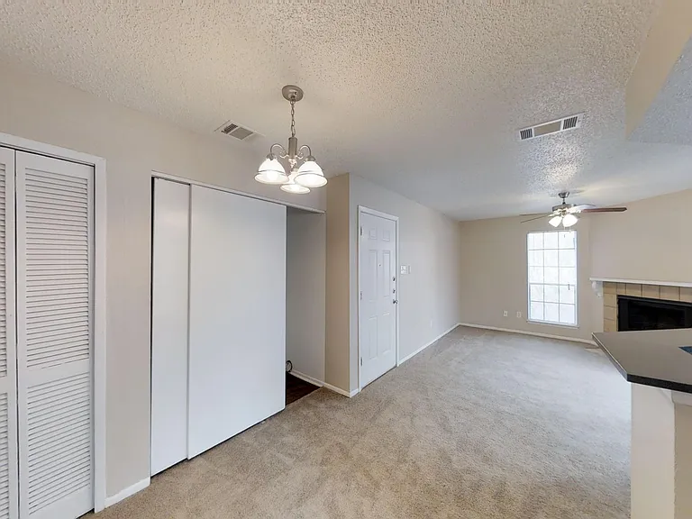 Willow Hill Apartments — Photo 27