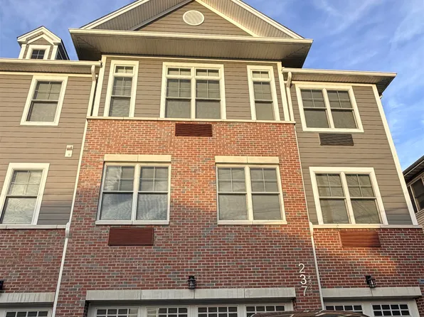 237 Lincoln Avenue image 1 of 17