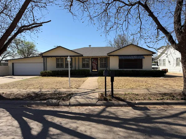 1613 N 3rd St, Tahoka, TX 79373