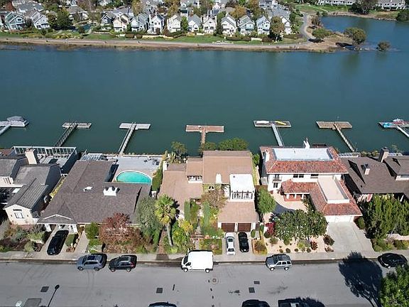 3rd image of 328 Riviera Cir