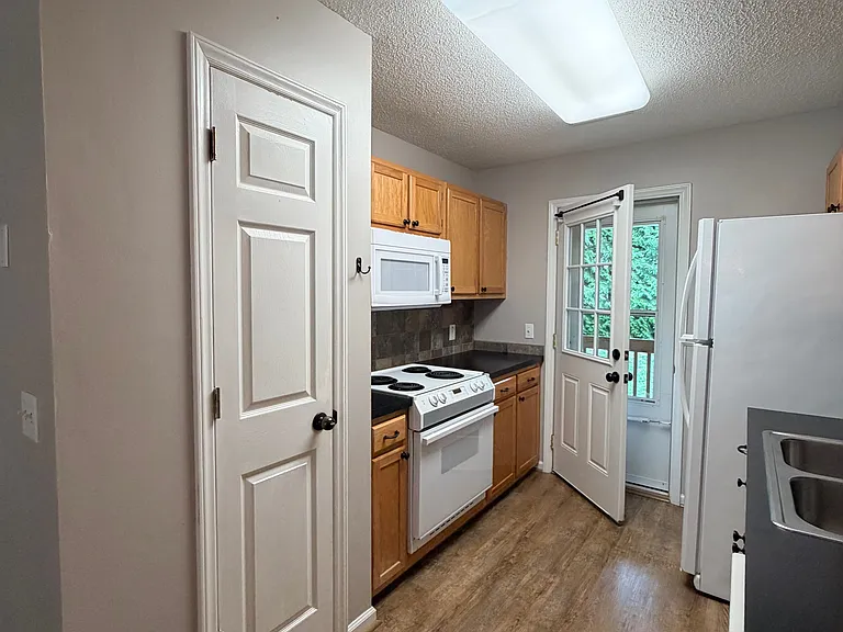 418 Westbrook Ct — Photo 12