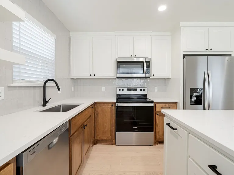 1614 NW 17th St #8 — Photo 3