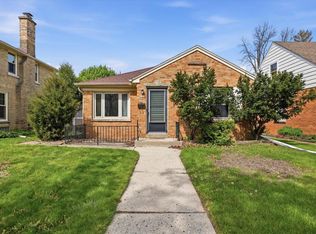5723 N Crestwood BOULEVARD, Glendale, WI 53209