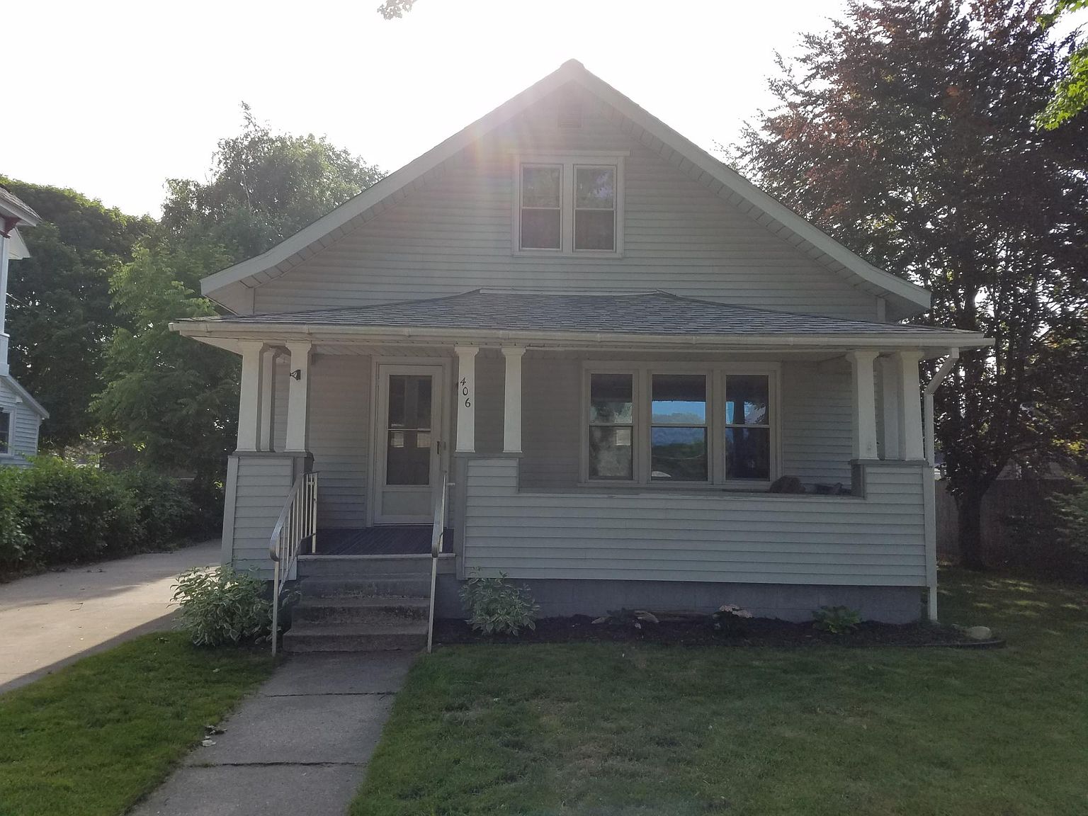 406 N William St, Ludington, MI 49431 Zillow