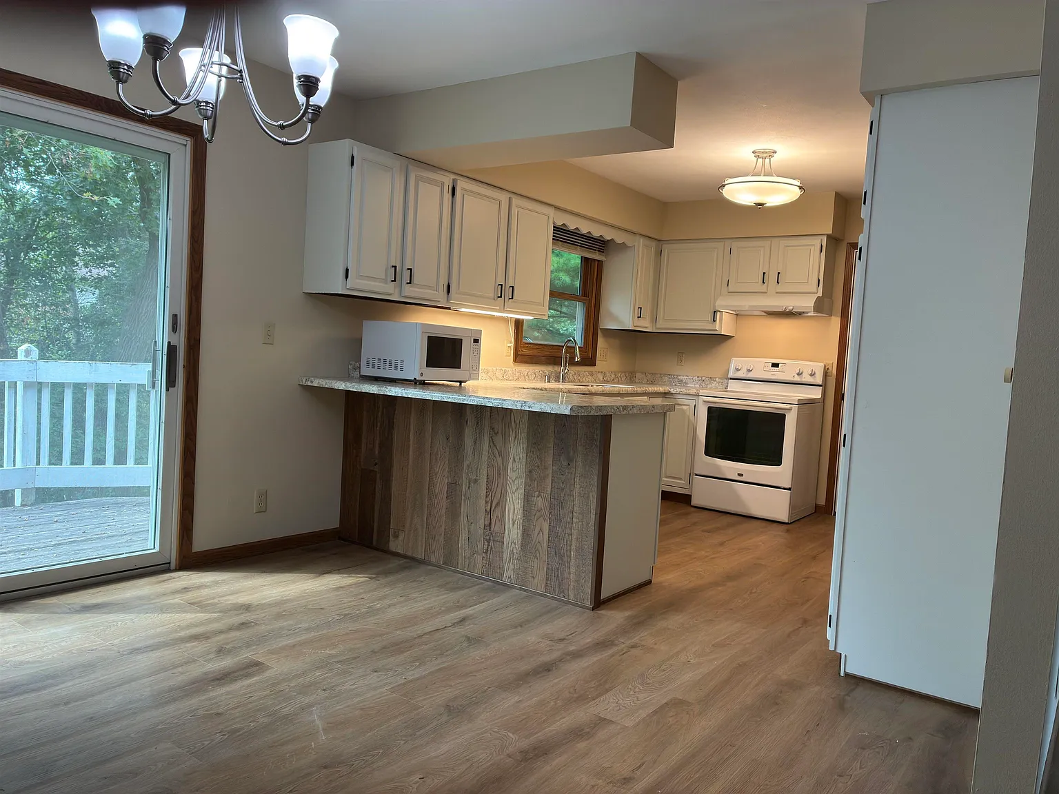 3 bed, 2.0 bath, 1578 sqft, $2,950 — Photo 4