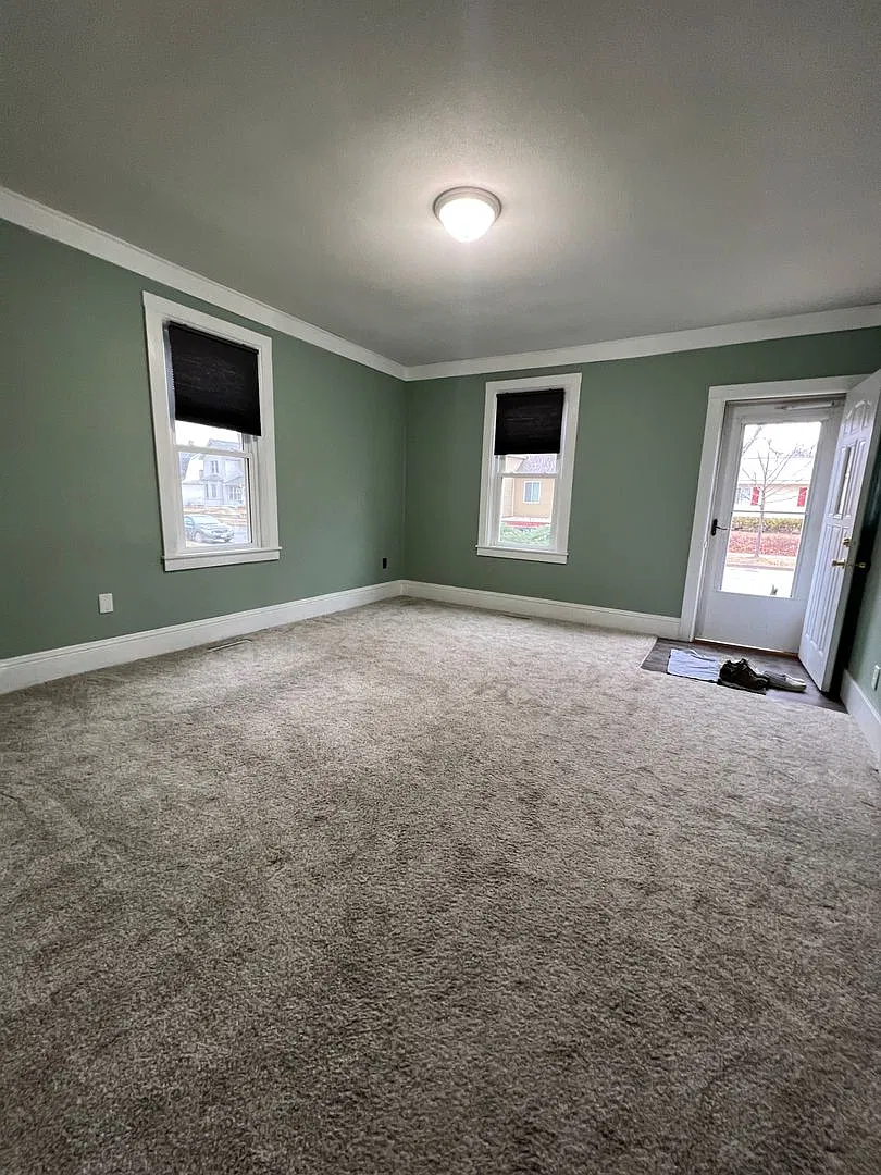 4 Bedroom Single-Family Home with Fenced Yard, Garage & Central Air — Photo 3
