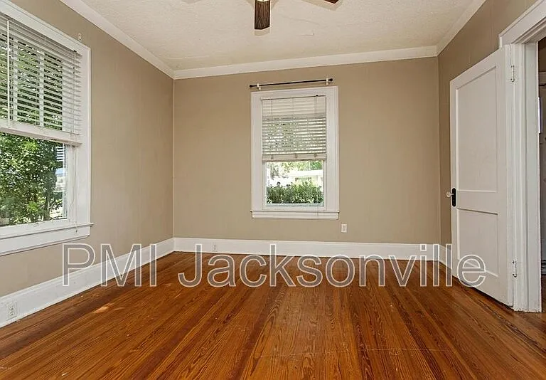 1211 Hollywood Ave — Photo 8