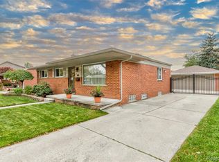 27039 E Pleasant Ridge St, Dearborn Heights, MI 48127