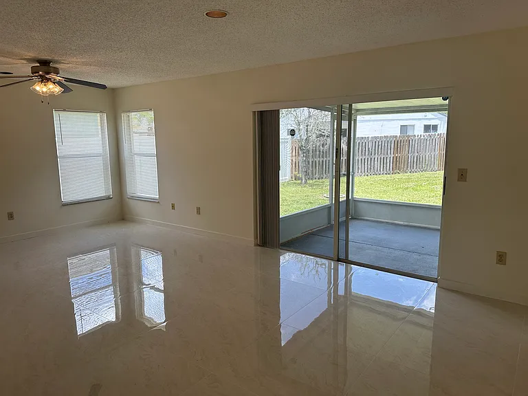 5915 Taywood Dr — Photo 10