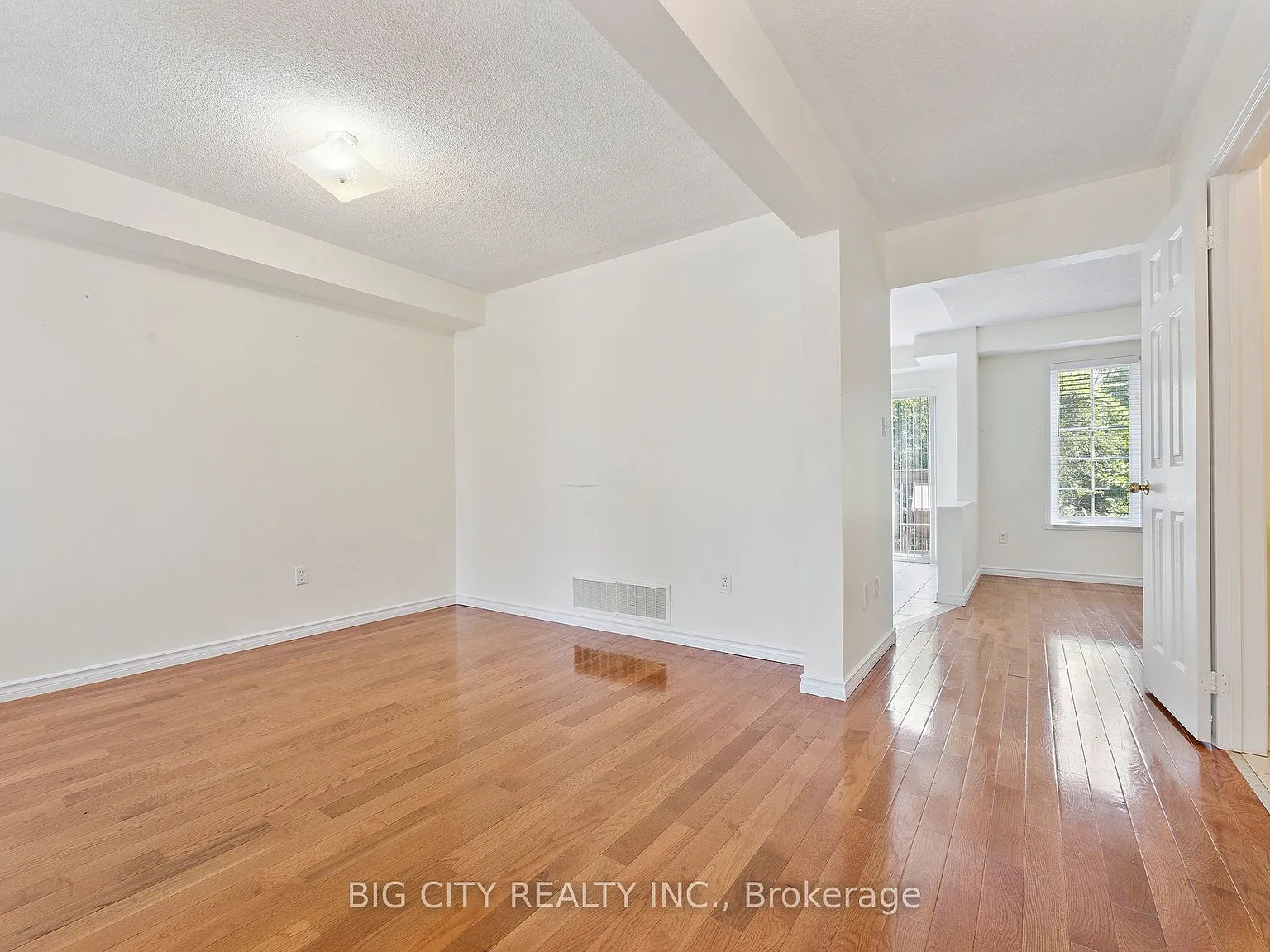 3 bed, $2,900 — Photo 3