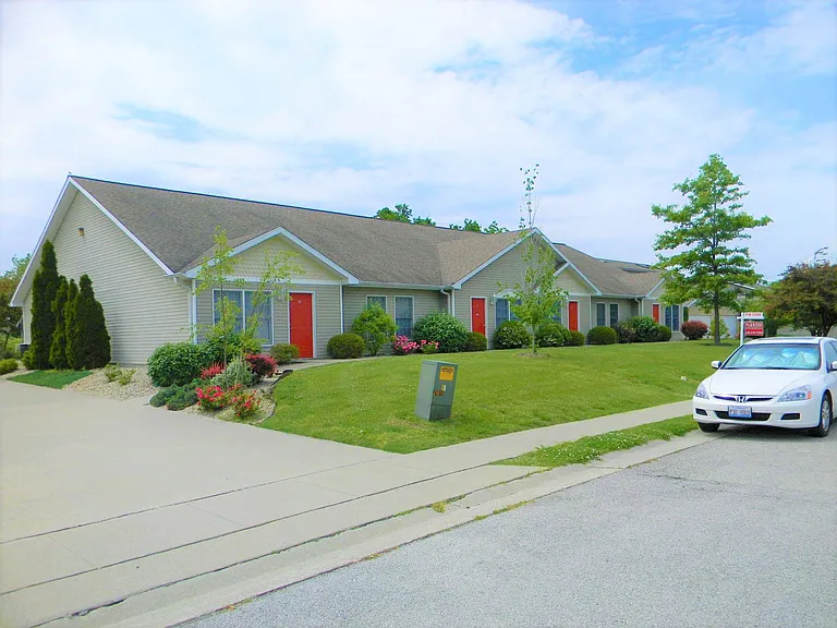 102 N Gordon Ln — Photo 1