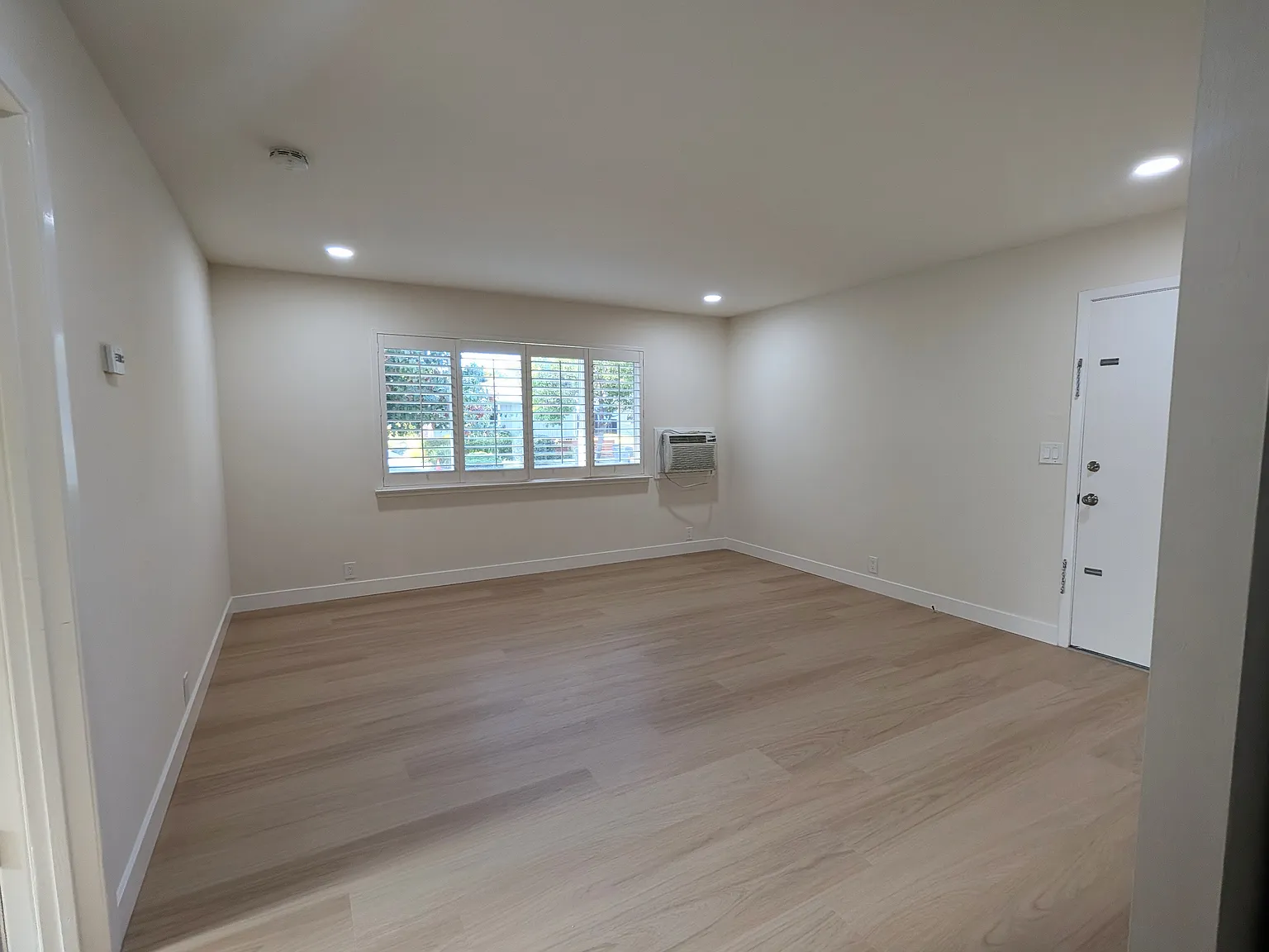 2 bed, 780 sqft, $3,400 — Photo 1