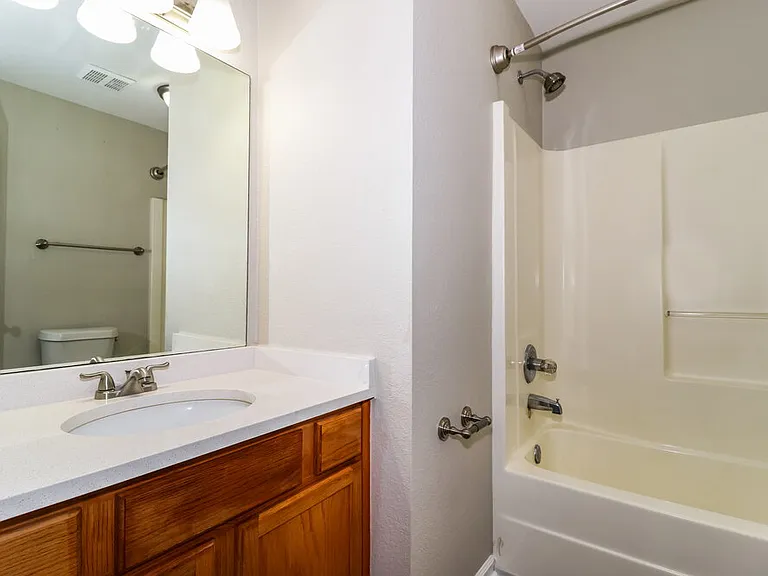 1024 Scofield Dr — Photo 15