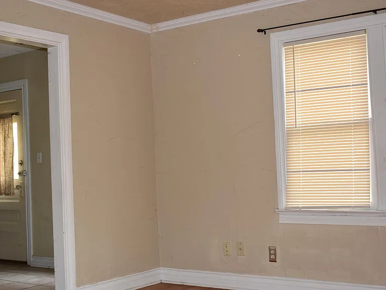 Natural Lighting with lots of windows. Original red oak wood floors!