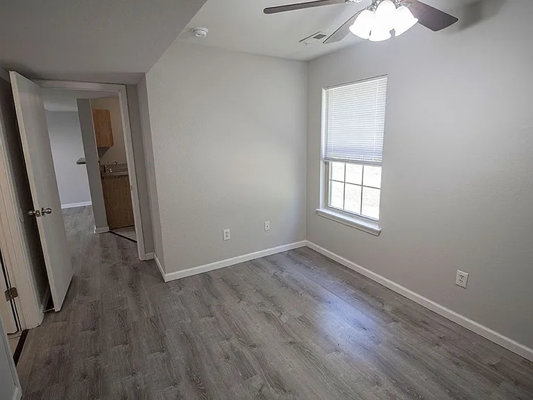 1405 Greensboro Dr — Photo 14