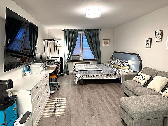5th image of 64-48 Booth St Unit 1E