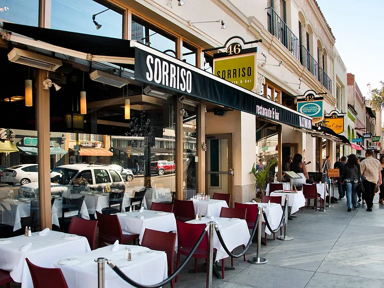 Dine al fresco in Old Town Pasadena