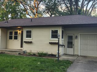 2305 W 8th St, Waterloo, IA 50702