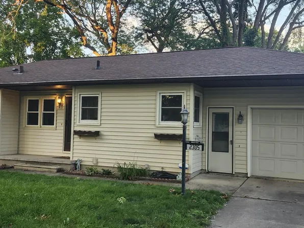 2305 W 8th St, Waterloo, IA 50702