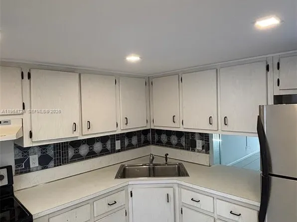 4200 NW 3rd Ct APT 111, Fort Lauderdale, FL 33317
