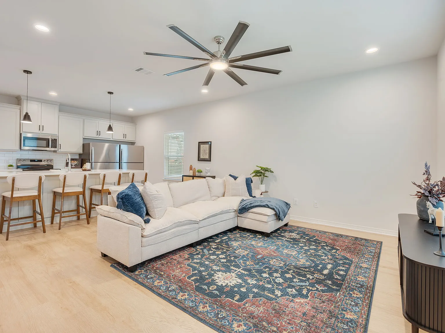 216 Richards Street - A — Photo 3