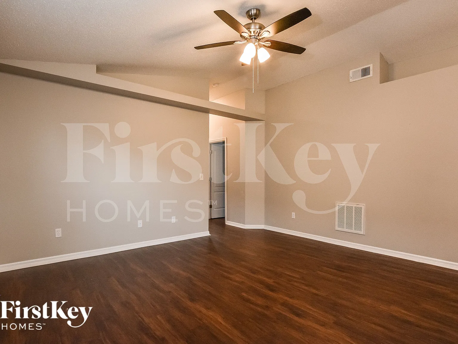 3 bed, 2.0 bath, 1075 sqft, $2,165 — Photo 3