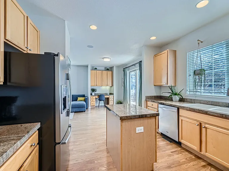 2524 Lexington St — Photo 8