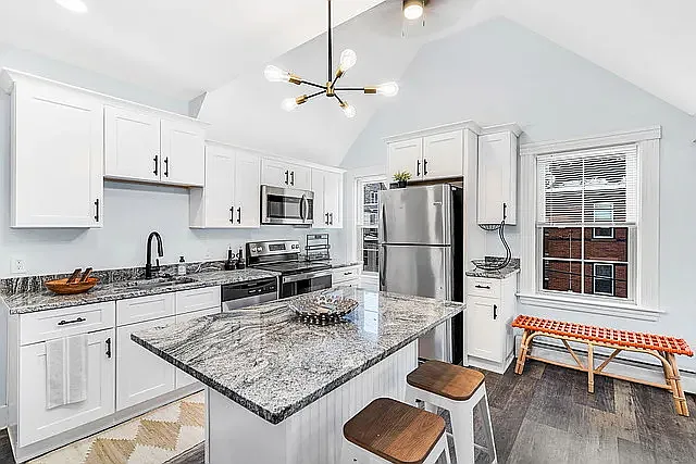 5 bed, 2200 sqft, $4,500 — Photo 3