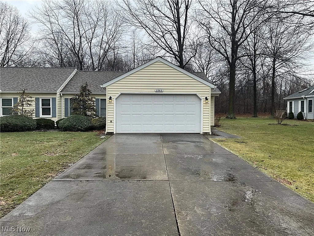 2203 Candlewood Dr photo 1