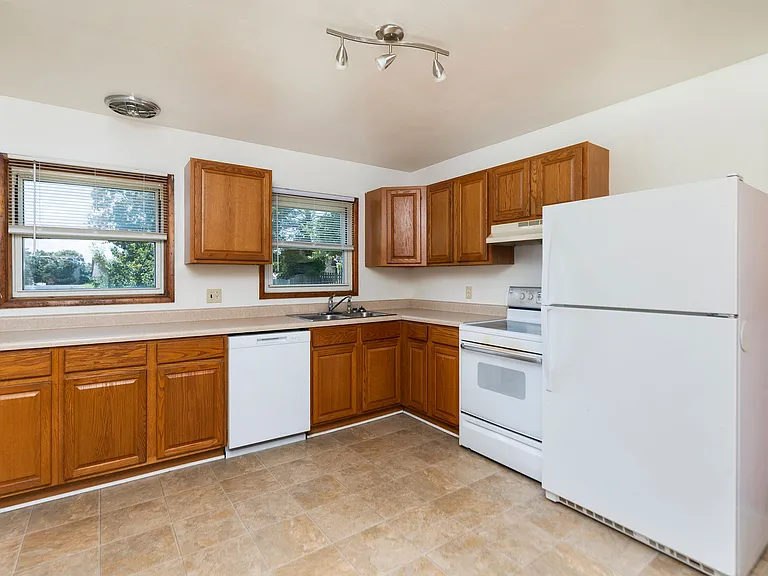 1331 Keesling Ave — Photo 7