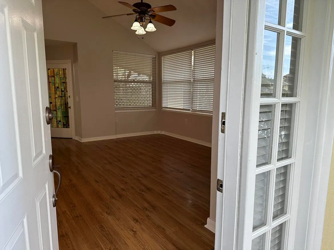 3 bed, 2.0 bath, 1296 sqft, $2,500 — Photo 2