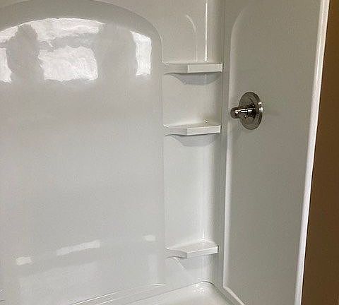 5th image of 405 Highland Dr