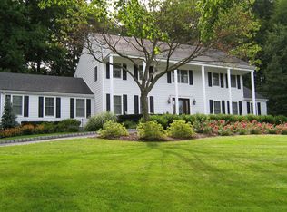 36 Sturbridge Dr, Upper Saddle River, NJ 07458