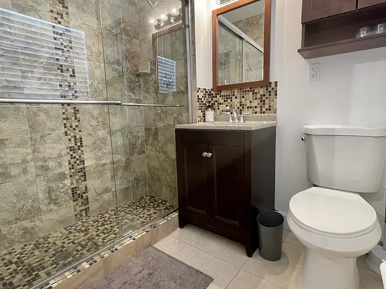 335 Georgia St #8 — Photo 4
