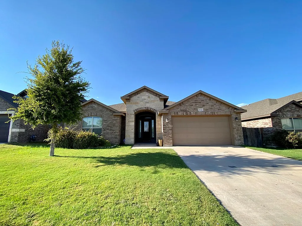 4 bed, 2.5 bath, 2575 sqft, $3,000 — Photo 2