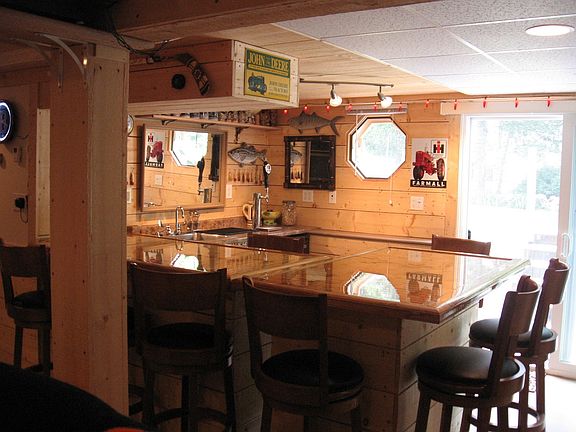 Another view of the wetbar area of the Family Room