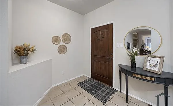 4 bed, 2348 sqft, $2,999 — Photo 3