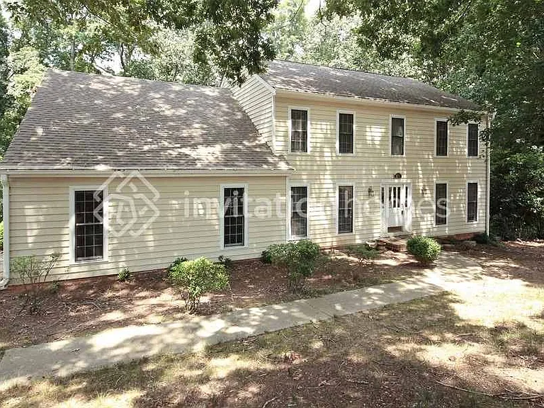 3884 Hunting Ridge Dr SW — Photo 1