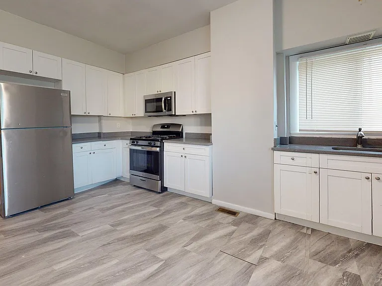 677 Bennington St #1 — Photo 3