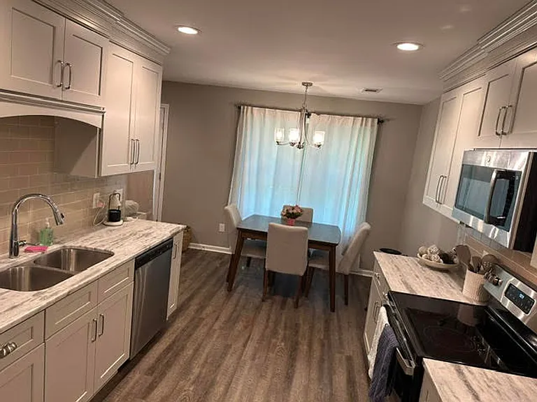 16010 Lake Hills Ln — Photo 5
