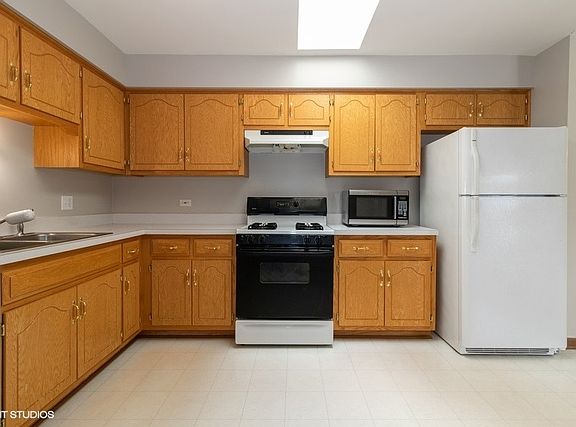4th image of 163 Saenz Ln #163