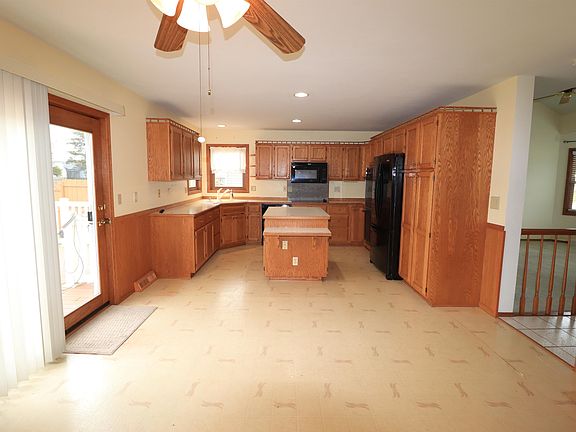 4th image of 3205 Thornton Dr