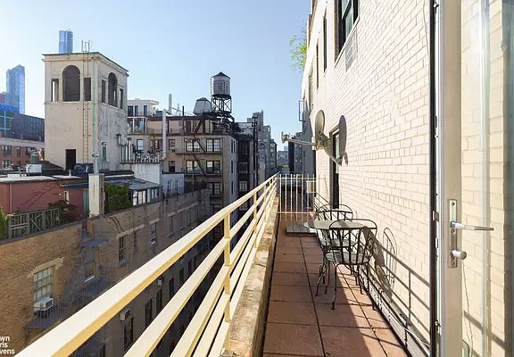 2nd image of 44 E 67th St