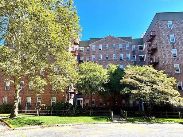 786 Bronx River Road #B54, Bronxville, NY 10708