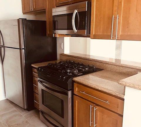 5th image of 20327 Saticoy St Unit 314