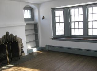 104 Washington Rd APT 2, Lake Forest, IL 60045