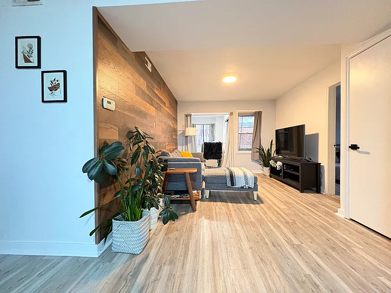 5737 Hobart St #4 — Photo 14